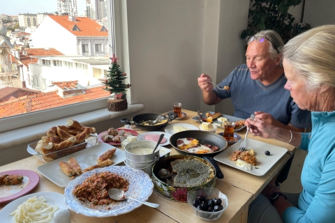 Cuisinez et mangez un petit-déjeuner turc fait maison avec des locaux