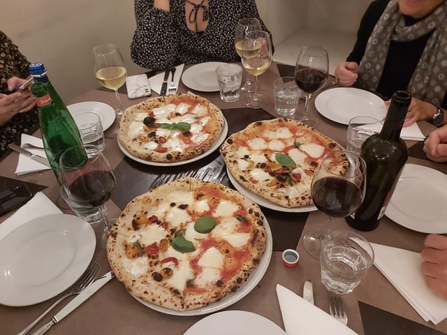 Roma: Clase de elaboración de pizza con vino y Tiramisú