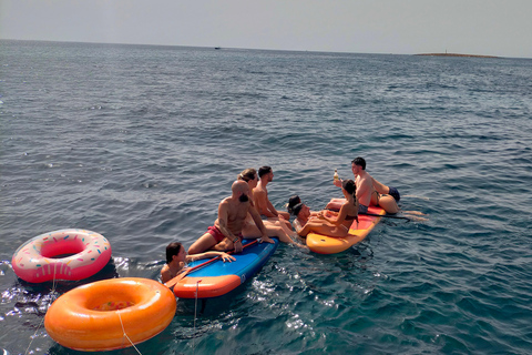 Valencia: Private catamaran (max. 10), on-board snacks and swimming – 3 hours Valencia: Private Catamaran (Max 10), Onboard Snacks and Swimming – 3 Hours
