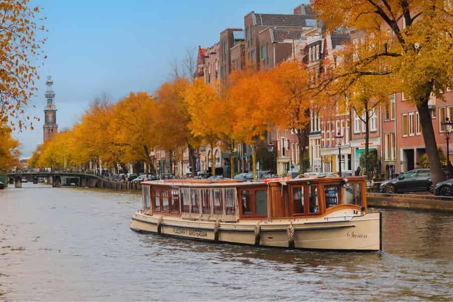 Amsterdam: Luxuriöse Grachtenfahrt mit unbegrenzten Getränken & Häppchen. Foto: GetYourGuide