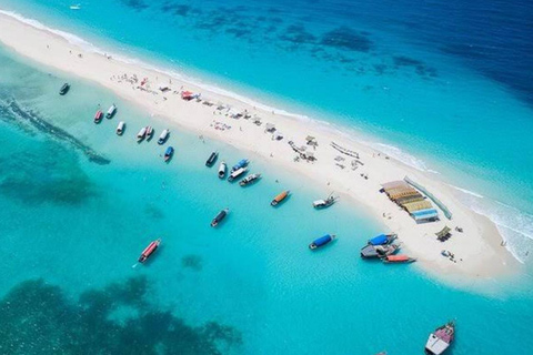 ZANZIBAR: SAFARI BLUE PRIVATE TOUR (KWALE ISLAND)& SEA FOOD