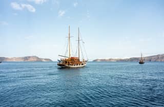 Santorin: Kreuzfahrt zu den Vulkaninseln mit Besuch der Thermalbäder