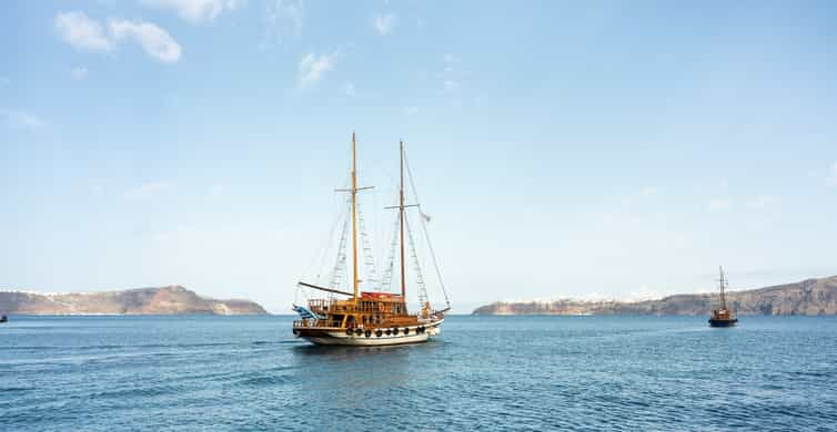 Santorini: Volcanic Islands Cruise with Hot Springs Visit