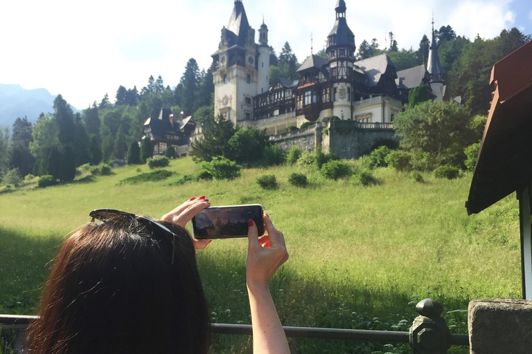 Private Day Trip to Peles & Dracula's Castle and Brasov