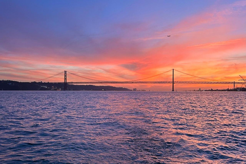 Lisbon Sunset Boat Tour–Golden Hour Cruise w/ Welcome Drink