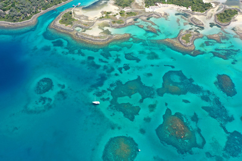 Athènes : excursion d&#039;une journée en bateau avec baignade et piscine thermaleAthènes : excursion d&#039;une journée en bateau vers les îles avec baignade