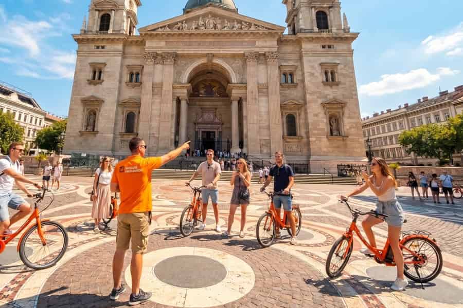 Budapest: Historische Tour mit dem Fahrrad (1,5 Stunden). Foto: GetYourGuide Budapest: Historische Tour mit dem Fahrrad (1,5 Stunden). Foto: GetYourGuide