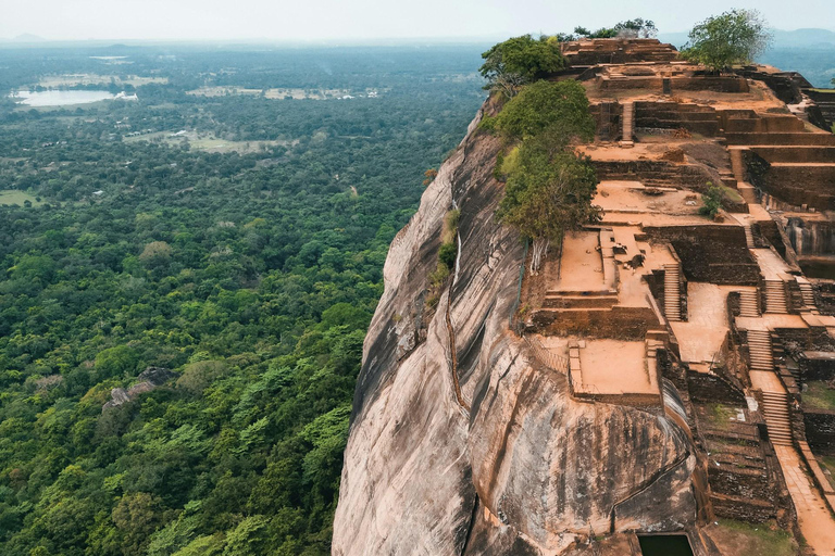 Colombo: Sigiriya Rock Fortress & Dambulla Cave Temple Tour