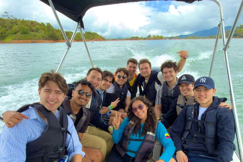 Guatape Small-Group Full-Day Tour: Boat, Breakfast & Lunch