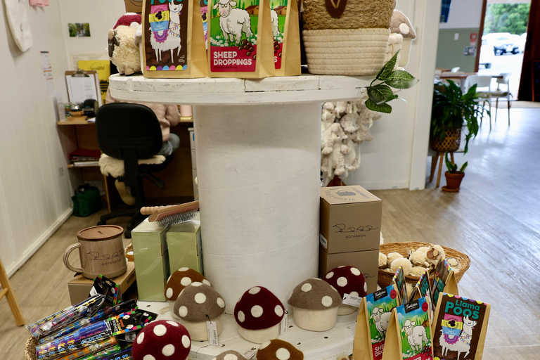 Auckland: Sheepworld, Honey Centre, & Kauri Trail Tour