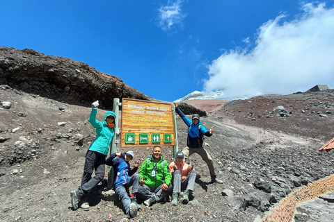 Quito: Cotopaxi Volcano Hike and Limpiopungo Lagoon Tour