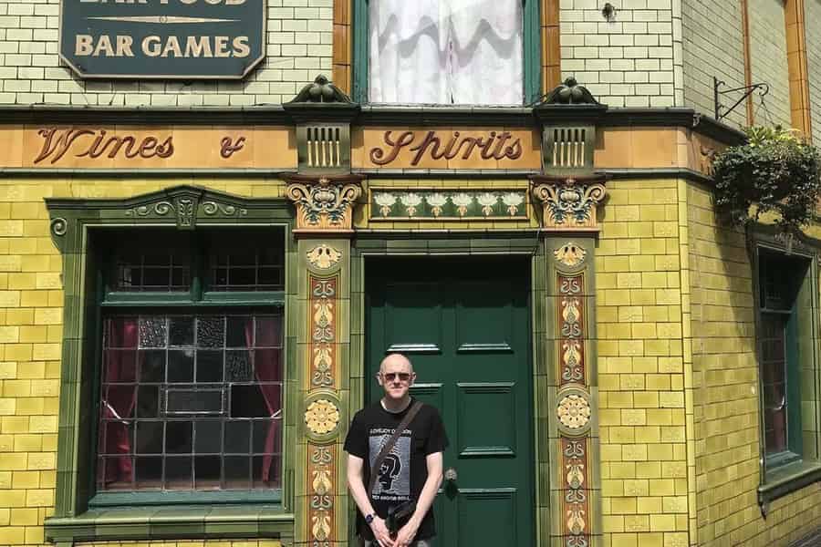 Manchester: Guided Walking Tour of Historic Pubs & City