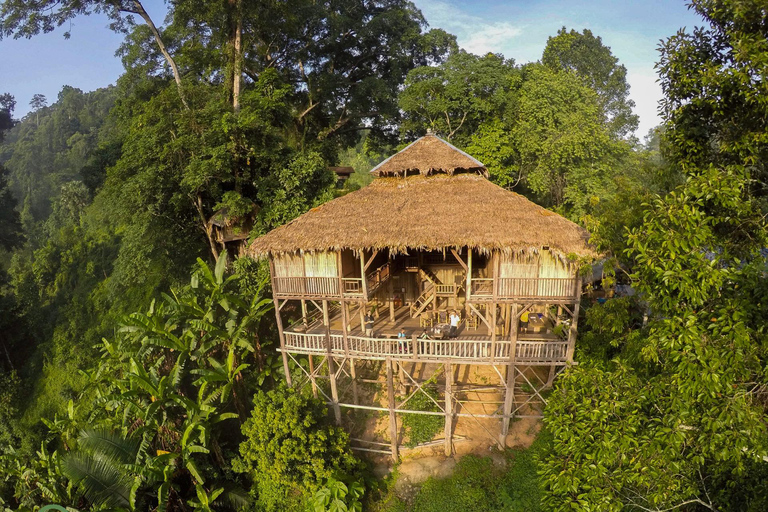 Chiang Mai : Visite de la cascade et des grottes de Sticky avec séjour dans une cabane dans les arbres