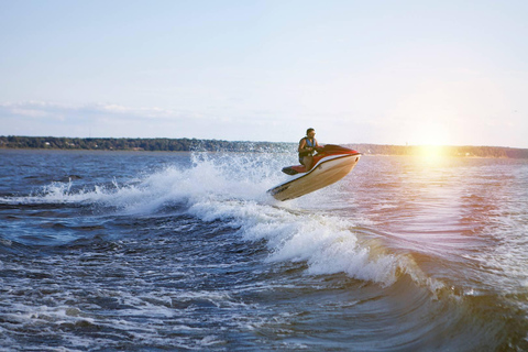 Cannes: excursión en moto acuática al atardecer a las islas de Lérins