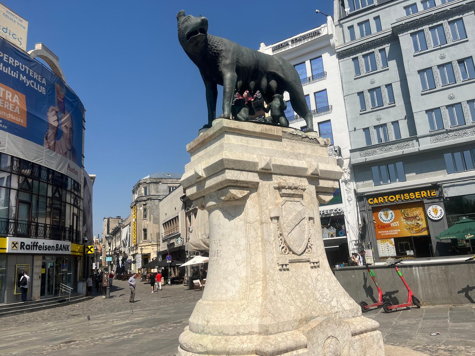 Bukarest: Spaziergang mit italienischem Führer für kleine Gruppen