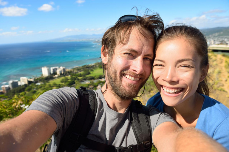 Charms of Honolulu Walking Tour for Couples