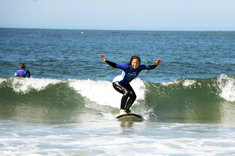 Journée de surf à l&#039;école de surf de Porto 3h de cours de surf avec navette3 heures de cours de surf avec Porto Surf School