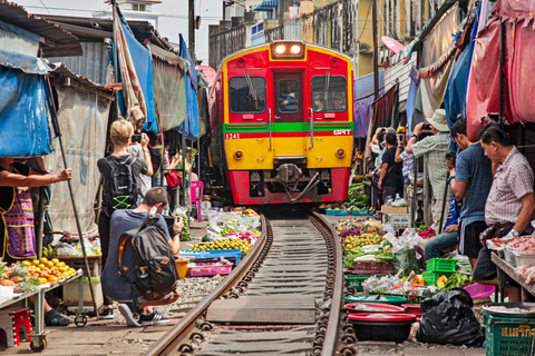 Bangkok: Maeklong Railway Market and Floating Markets Tour