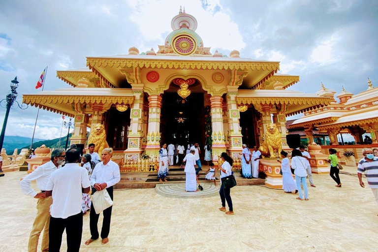 Depuis Ella : visite du temple et du monastère de Mahamevnawa