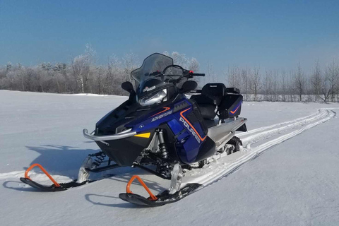 Cidade de Quebec: Passeio guiado de snowmobileAluguel de snowmobile guiado de 1,5 horas