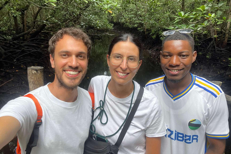 桑给巴尔：蒙滕德秘境海滩、库扎洞穴与乔扎尼森林之旅私人观光（含酒店接载服务和入场费）