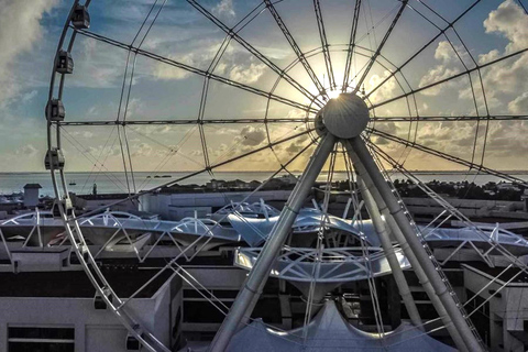 Cancun : Bus en bus à arrêts à arrêts multiples et attractions multiplesCancun : Visite à arrêts multiples de la ville et roue d'observation du ciel