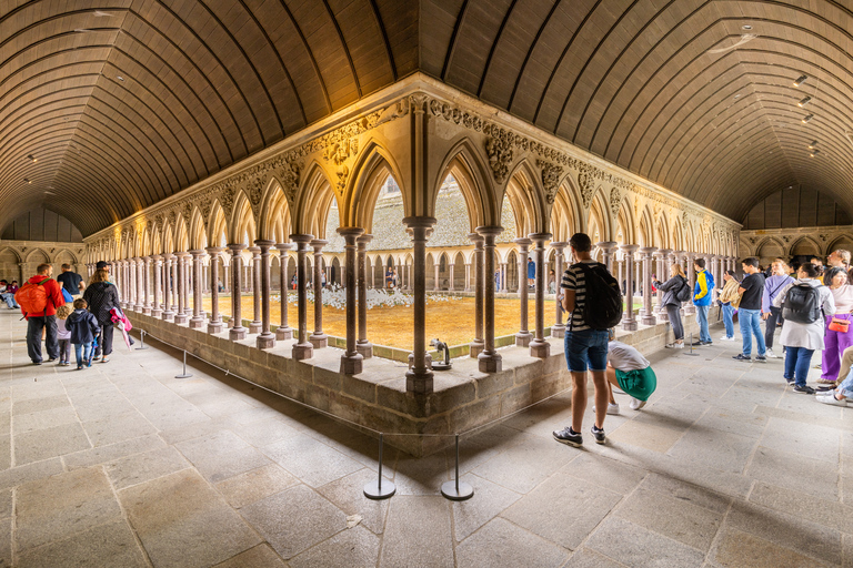 Z Paryża: Mont Saint Michel - jednodniowa wycieczka z przewodnikiemZ Paryża: jednodniowa wycieczka na Mont Saint Michel z przewodnikiem