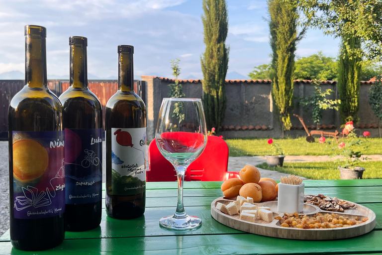 تبليسي: رحلة ليوم واحد إلى كاخيتي مع غداء عائلي وتذوق النبيذ