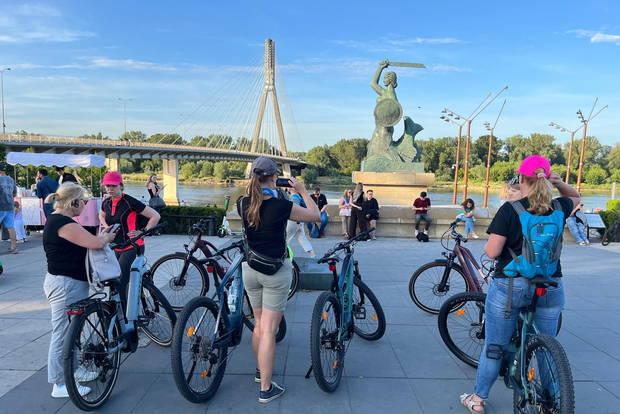 Warschau: Highlights + Highline-Eintritt | 3-stündige E-Bike-Tour