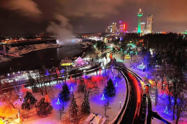 Vanuit Toronto: Winter Lichtjesfestival Niagara Falls TourTour met reis achter de watervallen en Skylon Tower