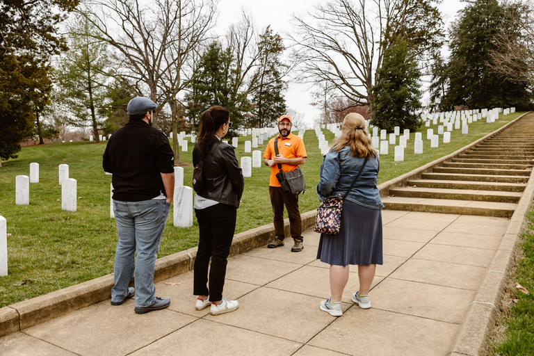 Arlingtonkyrkogården &amp; vaktavlösning Promenad i mindre gruppArlington Cemetery: Historia, hjältar och vaktavlösning