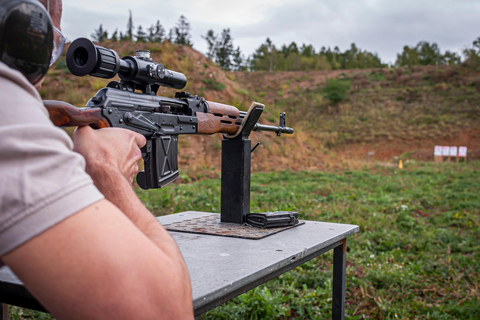 Praga: Experiência de tiro ao ar livre com até 10 armasPraga: Experiência de tiro ao ar livre de 2 horas - Pacote com 7 armas