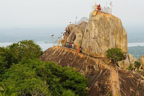 From Colombo: Anuradhapura Private Transfer & Temple Tour