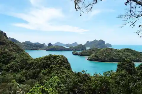 Wonder at Ang Thong Marine Park from Ko Samui