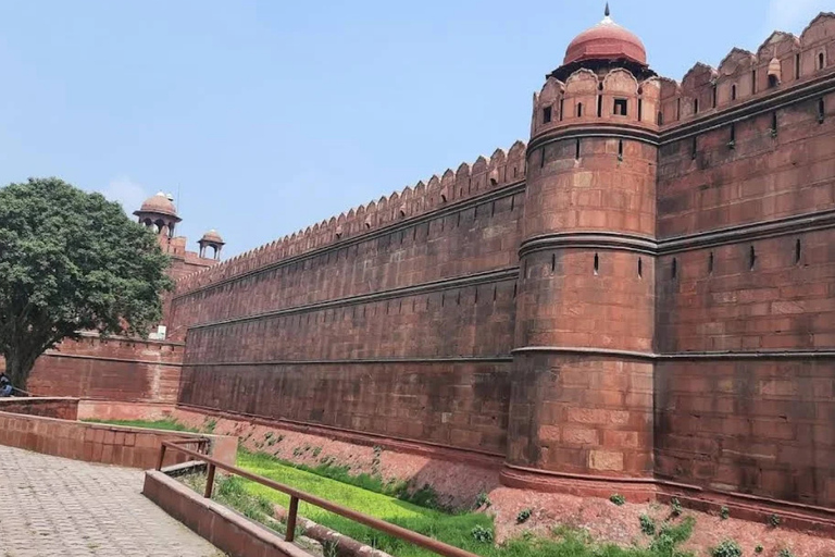 Nowe Delhi: zwiedzanie Czerwonego Fortu z przewodnikiem i biletem wstępuNowe Delhi: wycieczka piesza z przewodnikiem po Czerwonym Forcie bez biletu wstępu