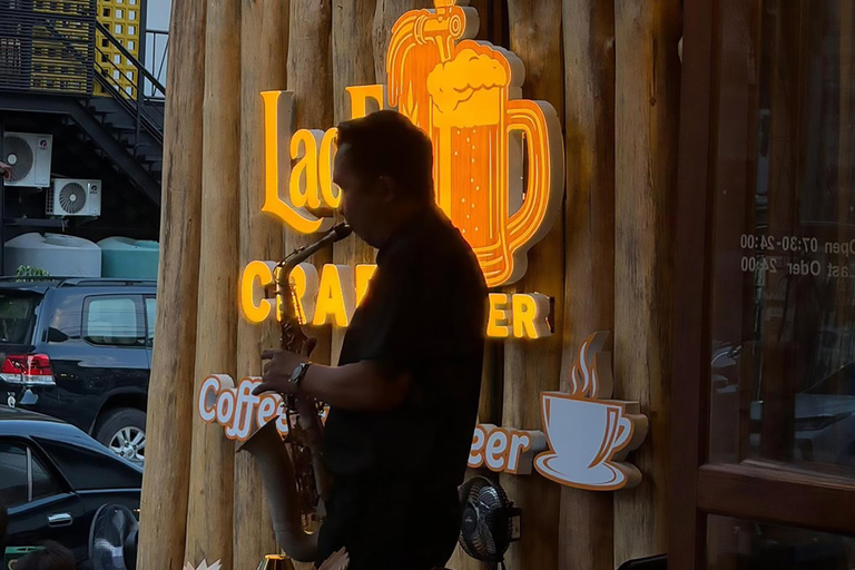 Vientiane: Guided Nightlife Tour with Street Food & Bar
