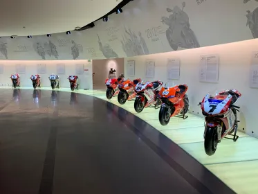 Ducati & Pagani Fabriken und Museen, Ferrari Museum+Mittagessen