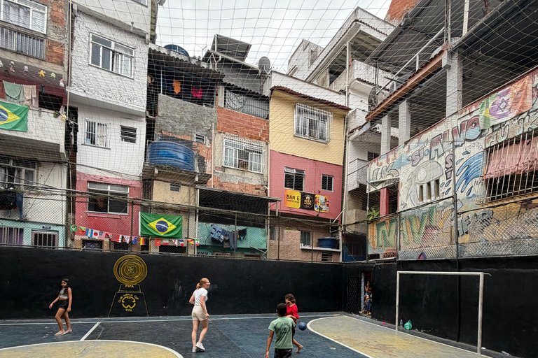 Rio: Tour and FIFA soccer field in the heart of the Tavares Bastos favela Rio: Visit and FIFA football pitch in the heart of the Tavares Bastos favela