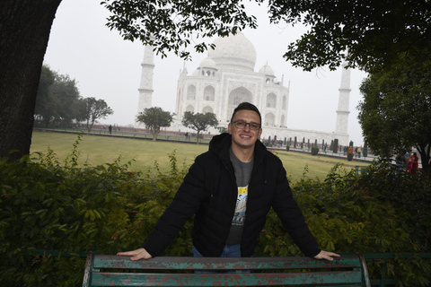 Depuis Delhi : lever de soleil sur le Taj Mahal, visite du fort d'Agra et du Baby TajDepuis Delhi : Circuit avec voiture + chauffeur + guide