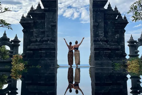 Nord de Bali : Dauphins, temple bouddhiste, source d'eau chaude, Banyumala