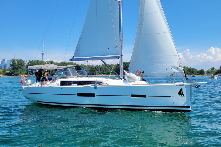 Toronto: Sailing Yacht Cruise of Toronto Harbor and Islands Shared 2-hour Day or Sunset Sailing Cruise