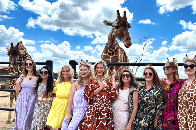 Fredericksburg: Longneck Manor Giraffe & Rhino Encounter