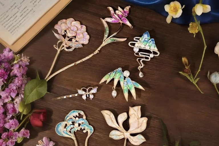 Shanghai: Mother-of-Pearl Jewelry Workshop