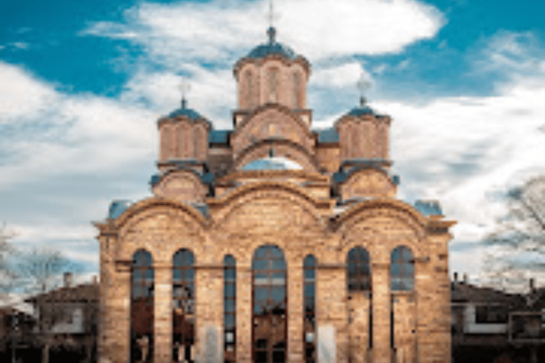 A partir de Skopje: Viagem de 1 dia com guia aos pontos turísticos do KosovoVisita a Mitrovica, que é dividida por uma ponte