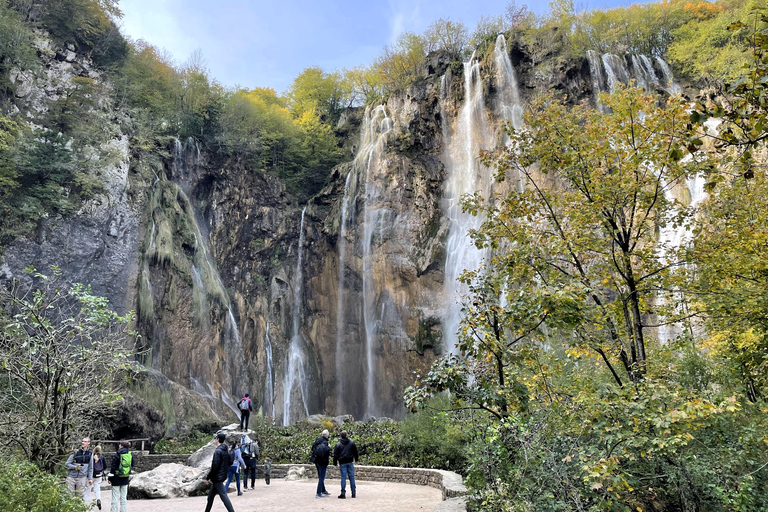 Z Zagrzebia: Jeziora Plitwickie z biletem i jednodniową wycieczką do Rastoke