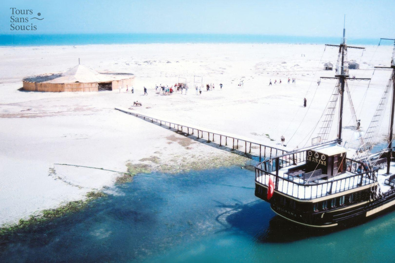 Djerba: Ksar Ghilane e barco pirata – 2 dias de aventura e descobertaDjerba: Ksar Ghilane e Barco Pirata – 2 dias de aventura e descoberta