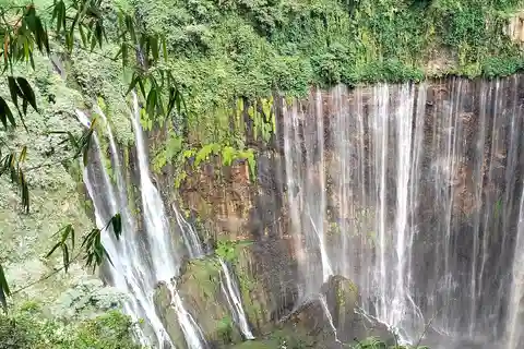 Yogyakarta : Bromo + Tumpak sewu waterfall + mt. ijen