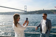 Istanbul: Bosporus-Sonnenuntergangsfahrt mit Mittagessen & Hotelabholung
