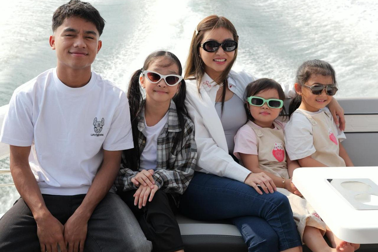 Yakarta: yate privado de lujo para fiestas y celebraciones al atardecer.Yate privado de 2 horas al atardecer (4:30 p. m.-6:30 p. m.)