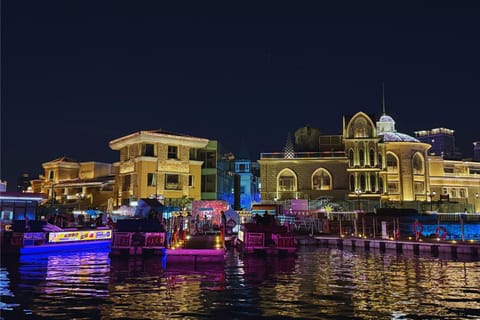 Beijing: Panjiayuan Market&Liangma River Cruise Night Tour